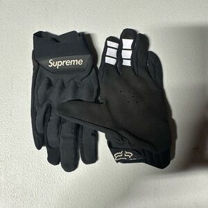 Supreme x Fox racing Black Men’s Logo Riding bomber Gloves size Medium